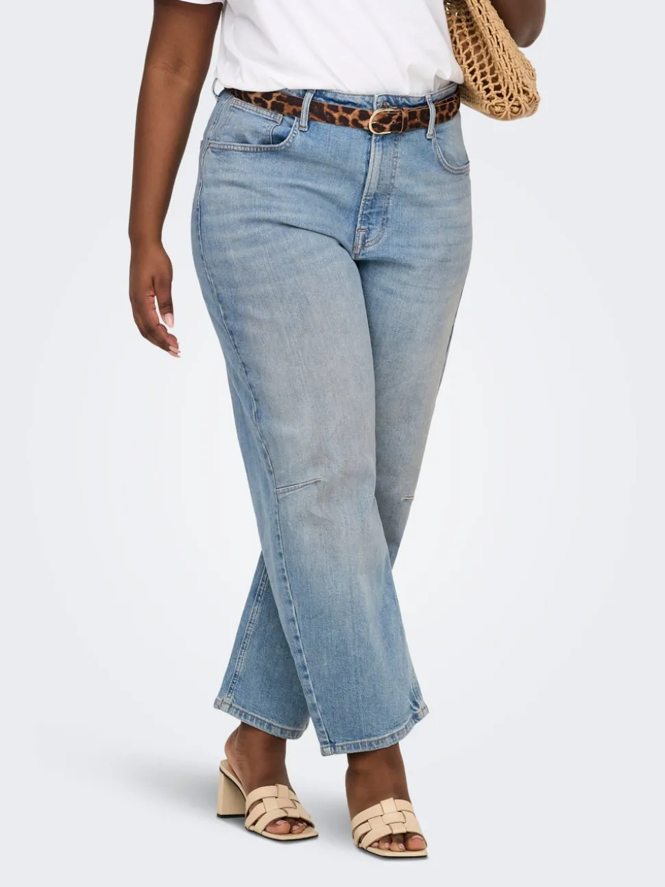CARFRANKIE Hög midja Barrel-passform Ankellängd Jeans