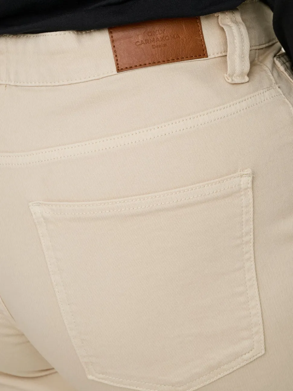 CARFRANKIE Hög midja Barrel-passform Ankellängd Jeans