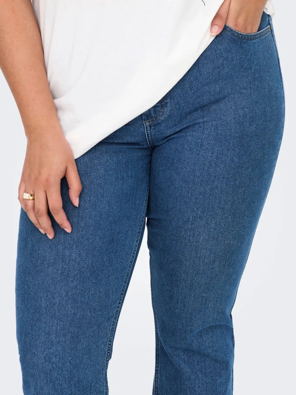 CARHUSH Medelhög midja Utsvängd passform Jeans