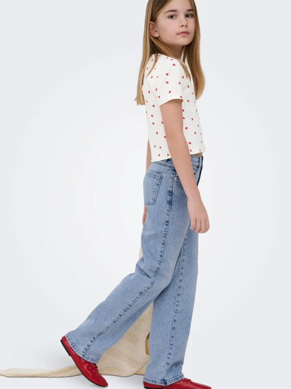 KOGBLAIR Medelhög midja Vida ben Jeans