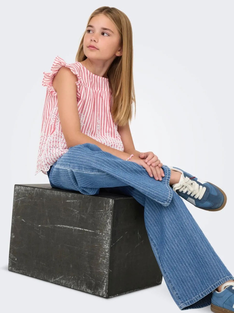 KOGYASMIN Medelhög midja Vida ben Jeans