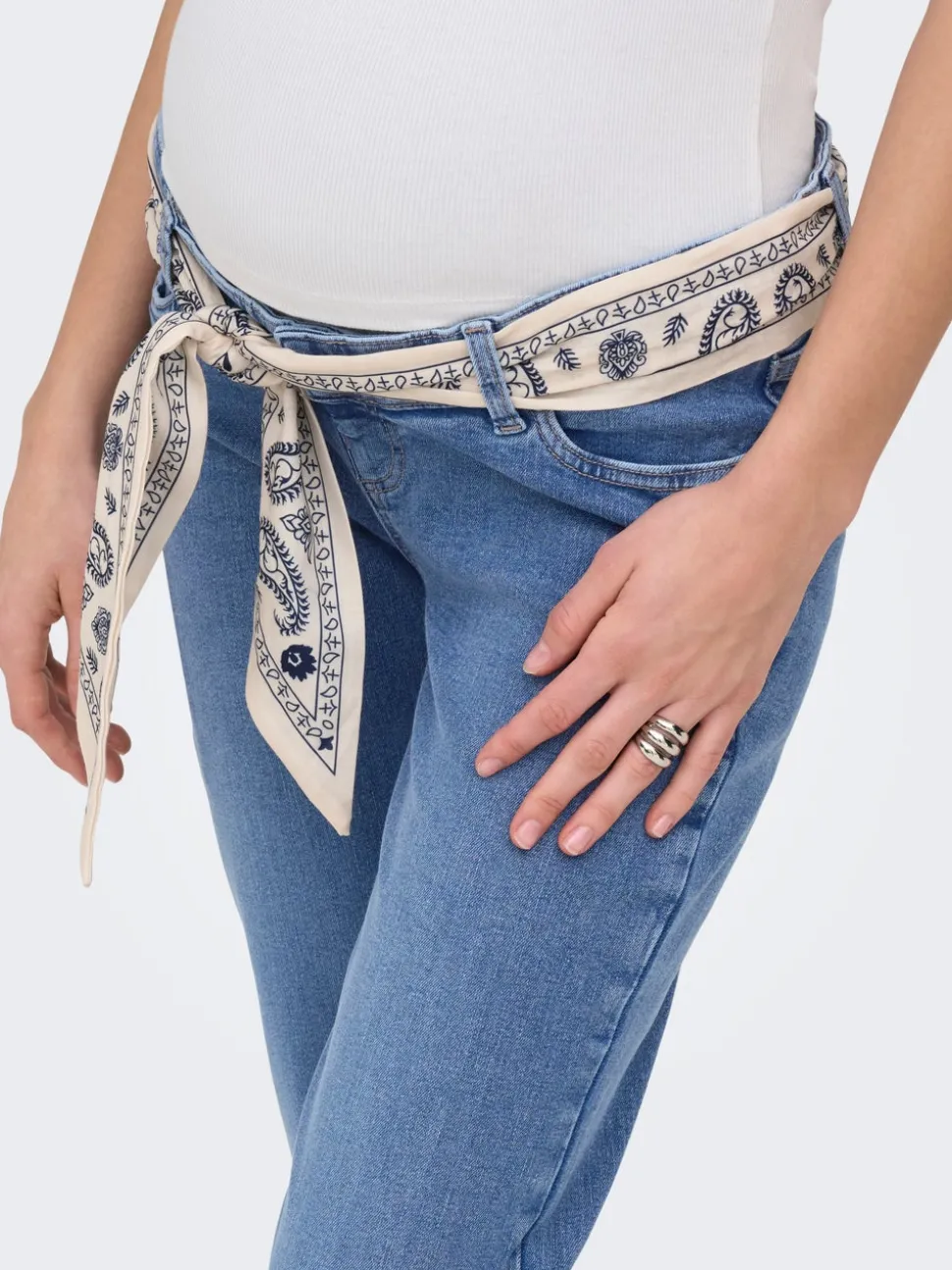 OLMBLUSH Utsvängd passform Jeans
