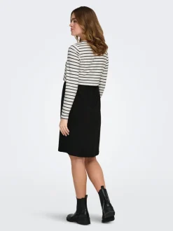 OLMKAYLEE Kort klänning