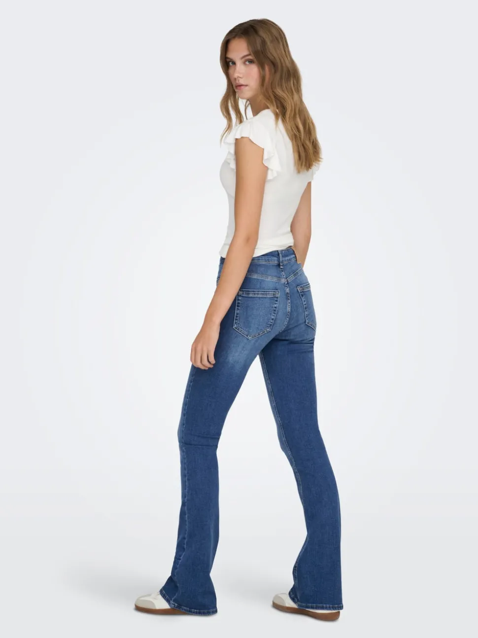 ONLBLUSH Medelhög midja Utsvängd passform Jeans