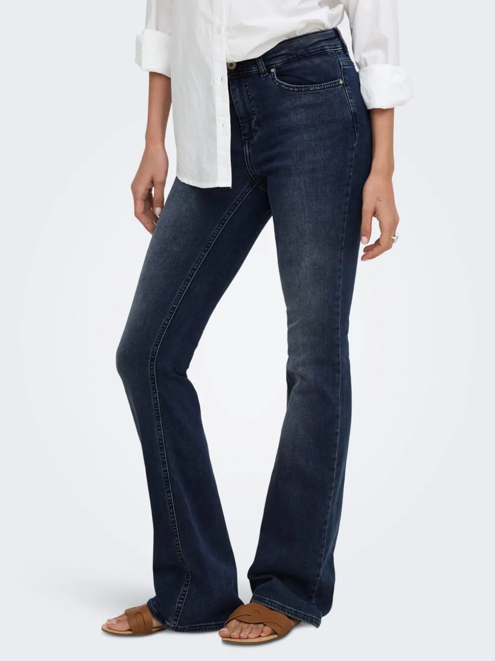 ONLBLUSH Medelhög midja Utsvängd passform Jeans