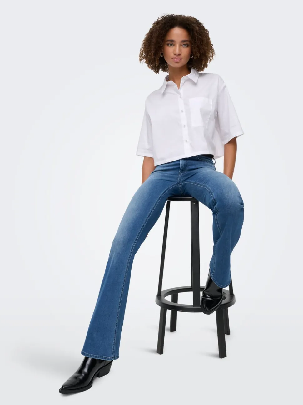 ONLBLUSH Medelhög midja Utsvängd passform Jeans