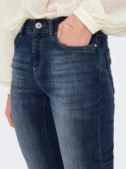 ONLBLUSH Medelhög midja Utsvängd passform Jeans