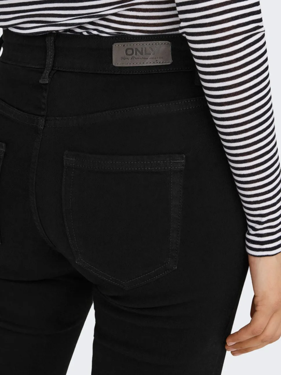 ONLBLUSH Medelhög midja Utsvängd passform Jeans