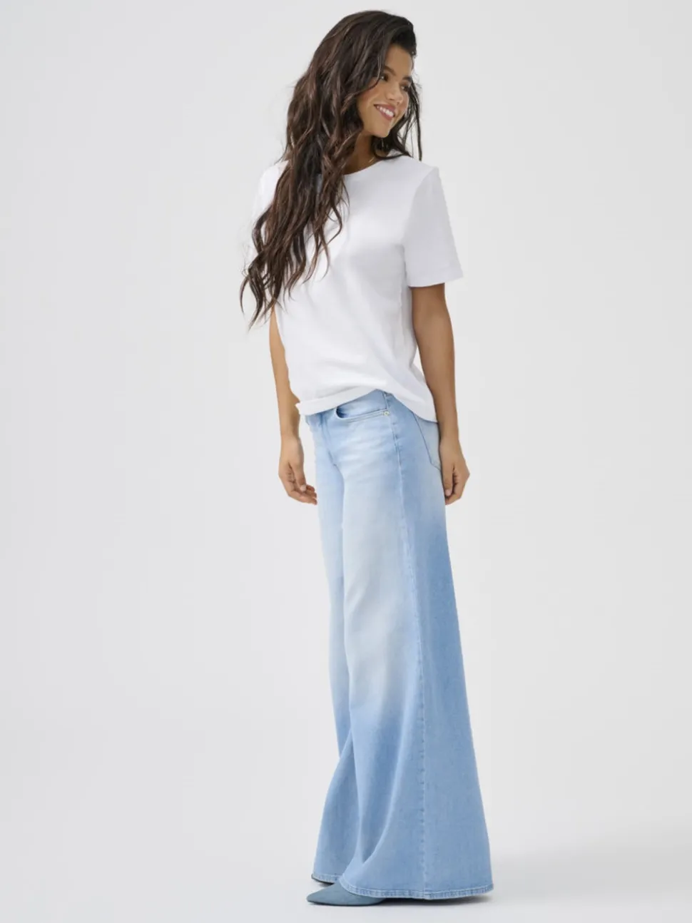 ONLCALIFORNIA Medelhög midja Utsvängd passform Jeans