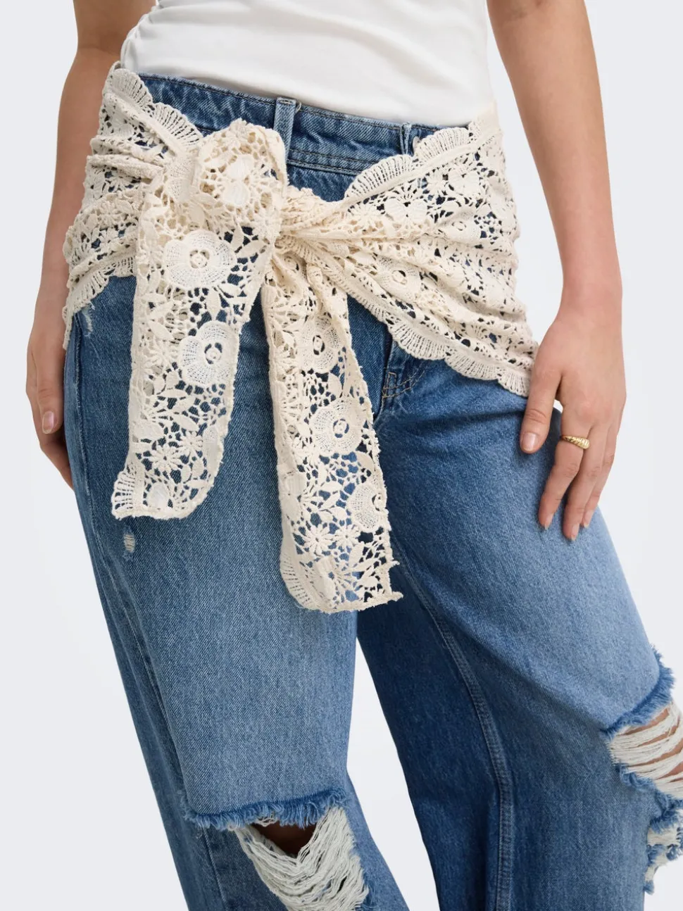 ONLCARRIE Medelhög midja Vida ben Jeans
