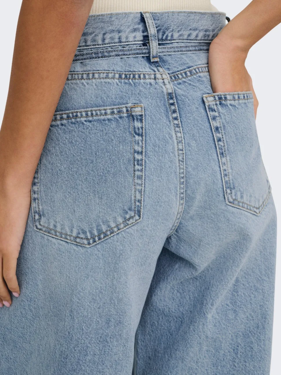 ONLGIANNA Medelhög midja Rak passform Jeans