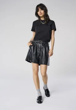 ONLHEIDI Medelhög midja Normal passform Shorts i läderimitation