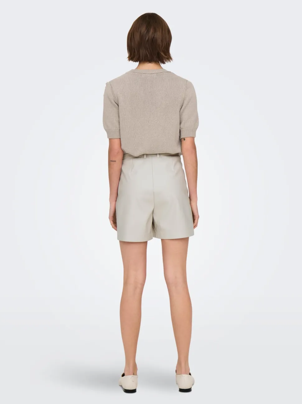 ONLHEIDI Medelhög midja Normal passform Shorts i läderimitation
