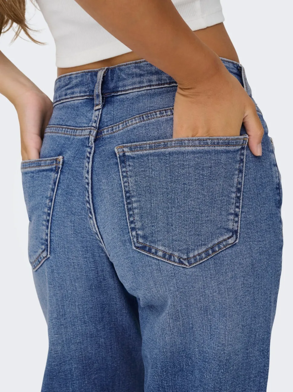 ONLJULLES Låg midja Vida ben Jeans