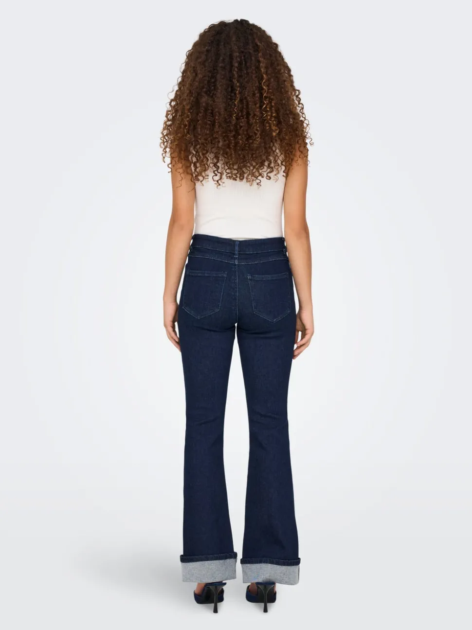 ONLMILA Medelhög midja Utsvängd passform Jeans