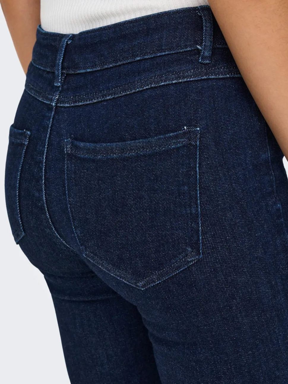 ONLMILA Medelhög midja Utsvängd passform Jeans