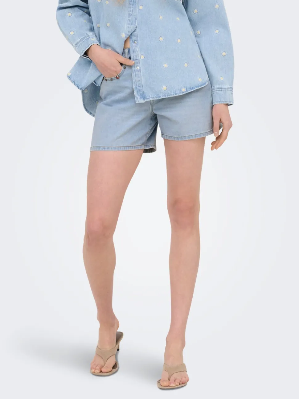 ONLPHINE Medelhög midja Normal passform Denimshorts