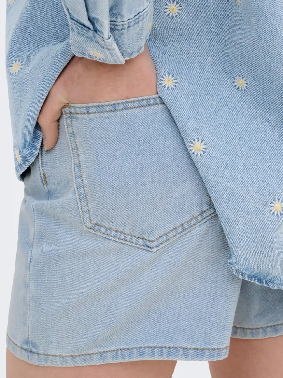 ONLPHINE Medelhög midja Normal passform Denimshorts