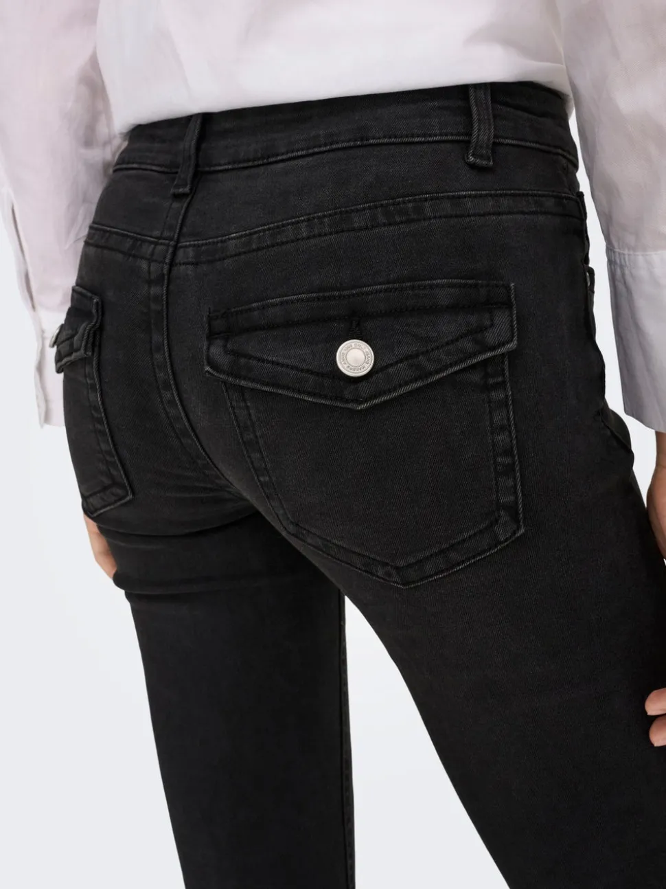 ONLPHOEBE Låg midja Utsvängd passform Jeans
