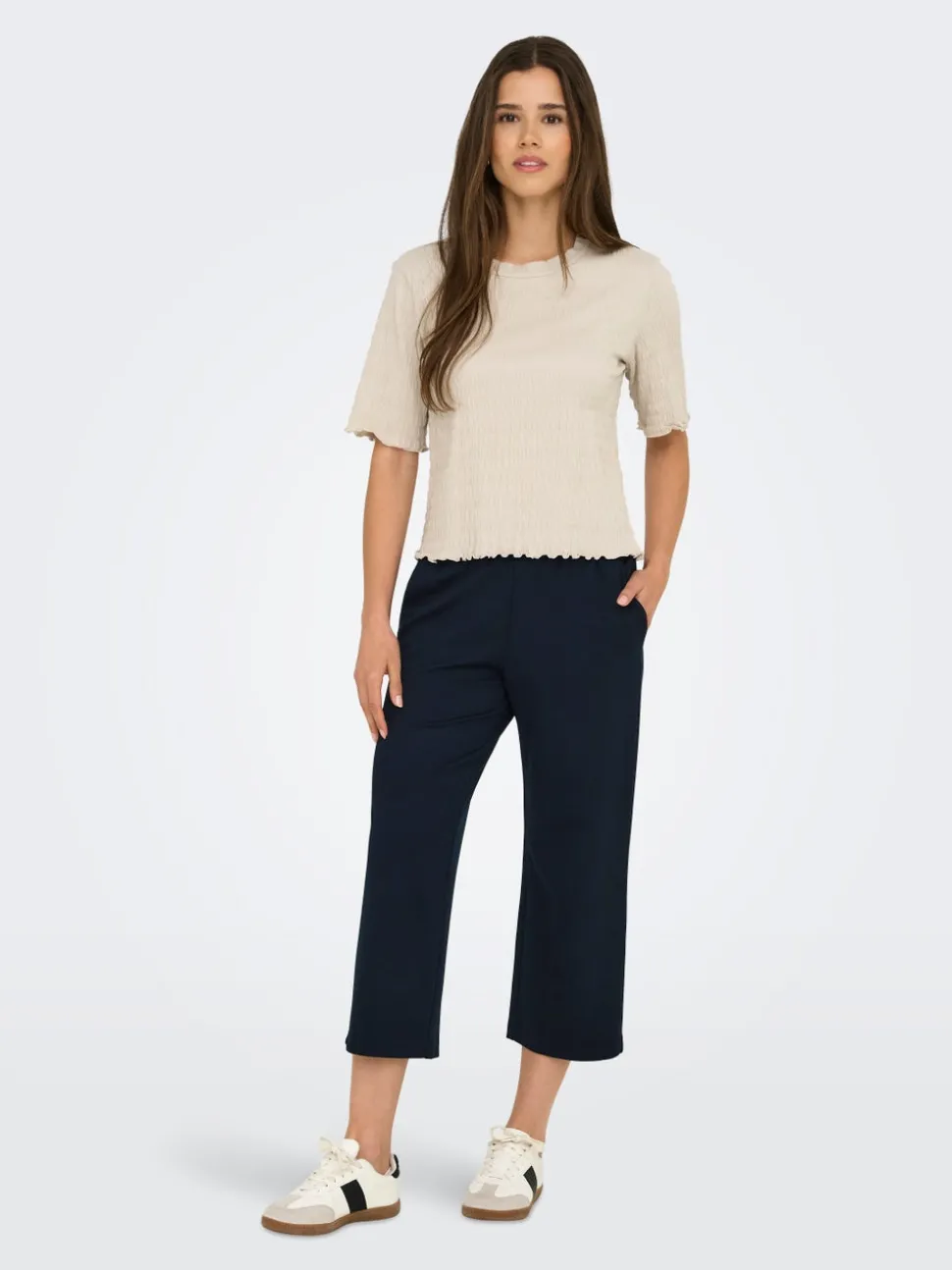 ONLPOPTRASH-SUKI Cropped Fit Klassiska byxor