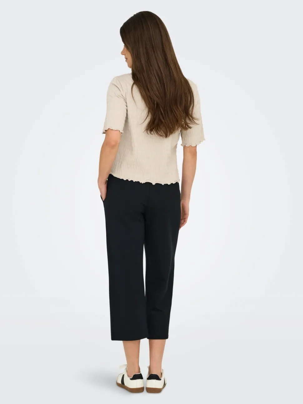 ONLPOPTRASH-SUKI Cropped Fit Klassiska byxor