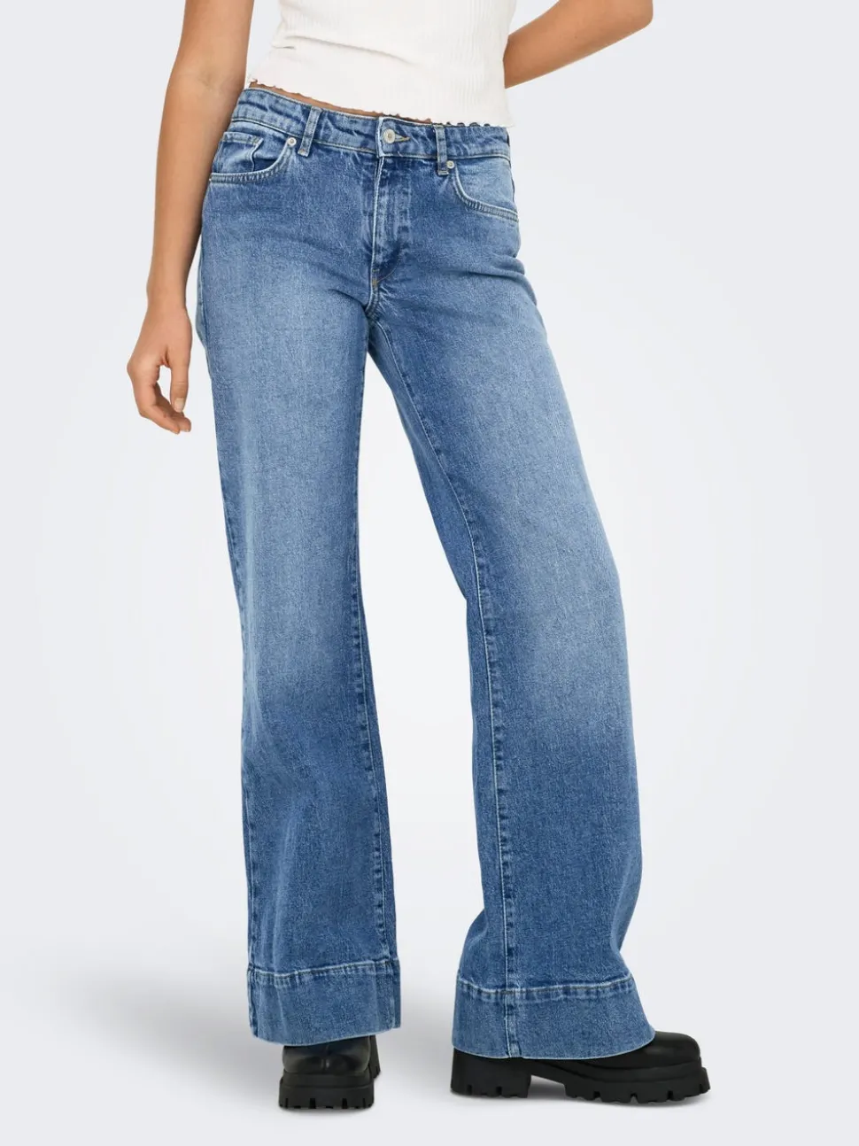 ONLRUELLE Medelhög midja Utsvängd passform Jeans