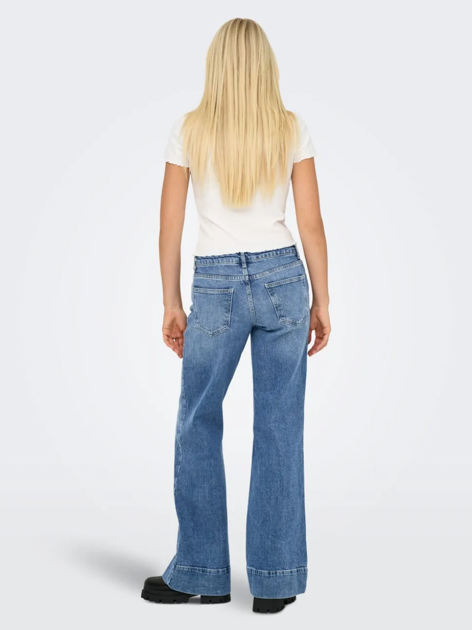 ONLRUELLE Medelhög midja Utsvängd passform Jeans