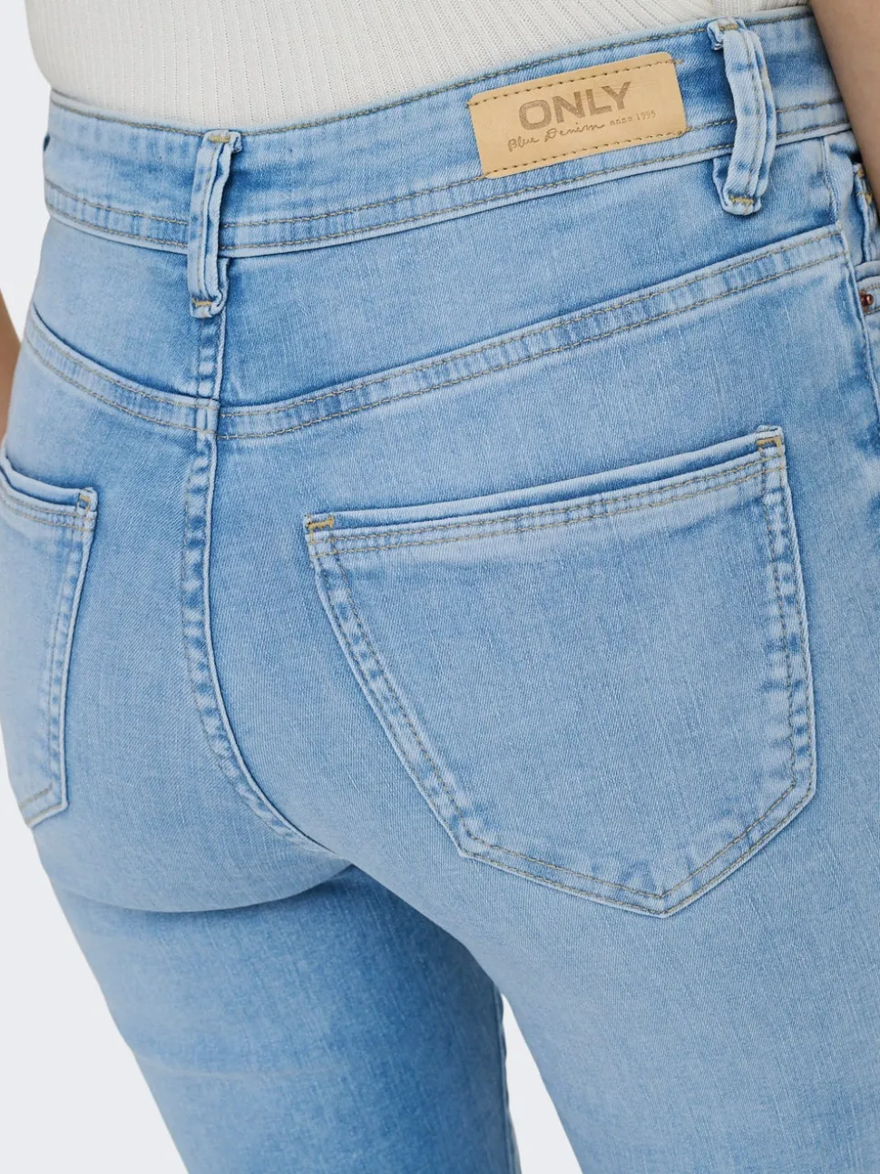 ONLWAUW Hög midja Utsvängd passform Jeans
