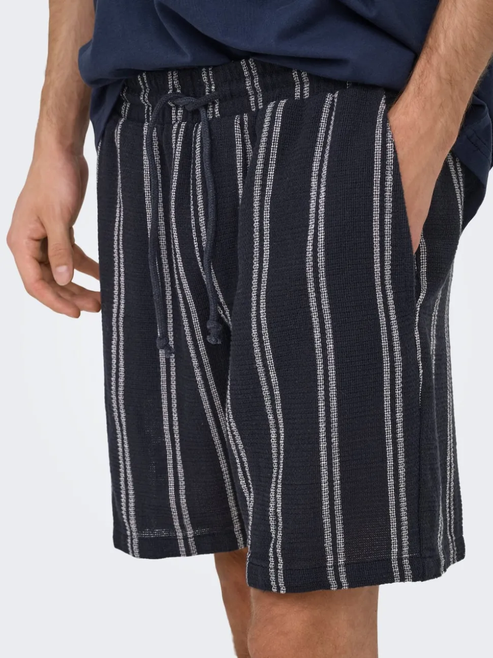 ONSTREV Medelhög midja Normal passform Shorts
