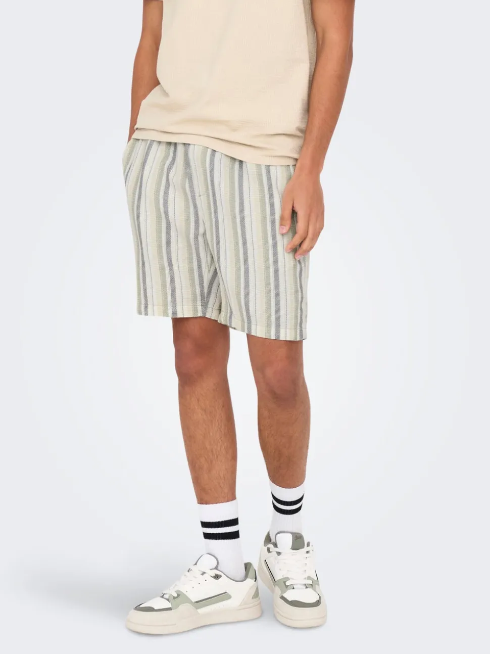 ONSTREV Medelhög midja Normal passform Shorts