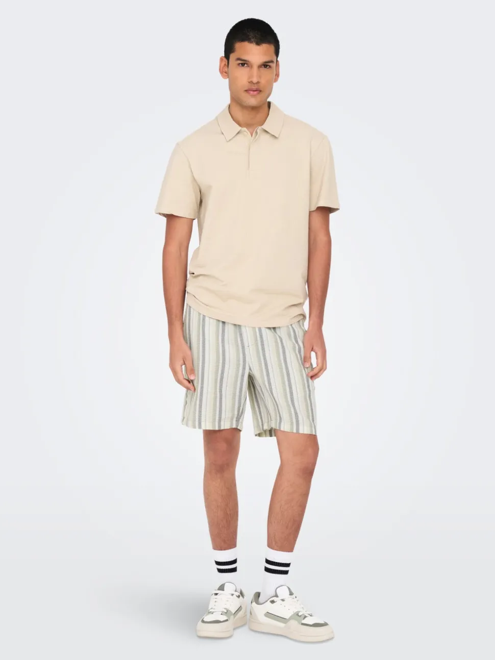 ONSTREV Medelhög midja Normal passform Shorts