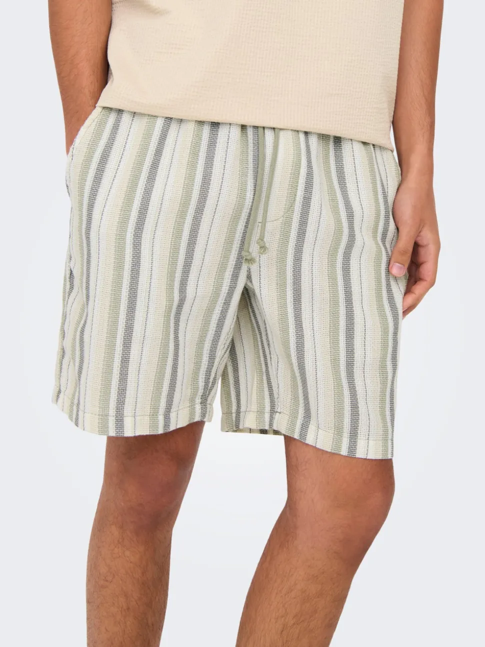 ONSTREV Medelhög midja Normal passform Shorts