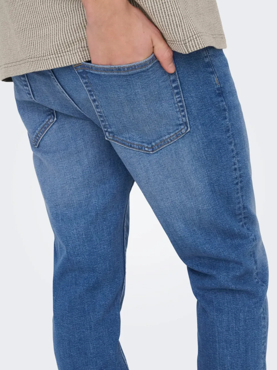 ONSYOKE Medelhög midja Avsmalnande passform Jeans