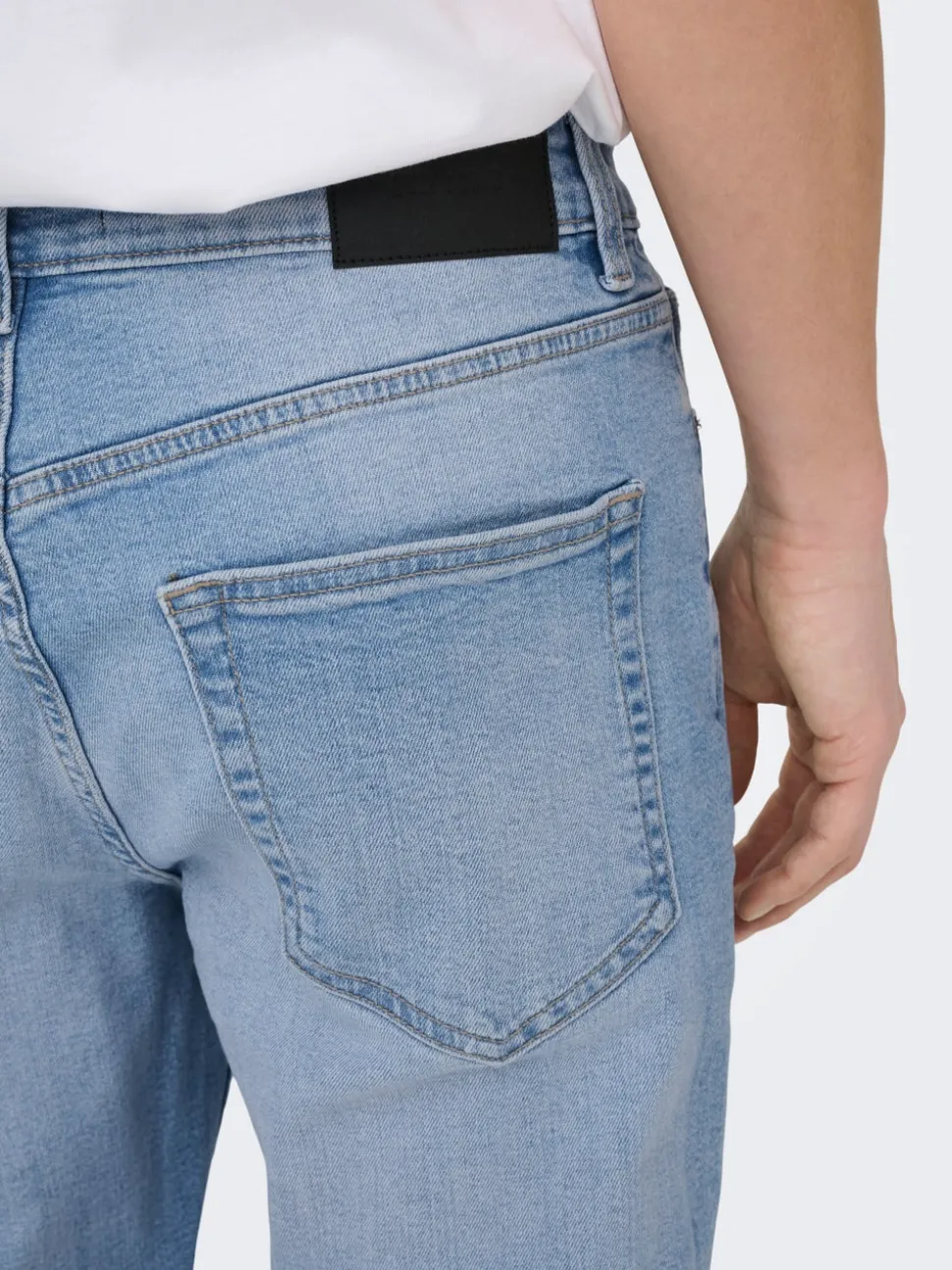 ONSYOKE Medelhög midja Avsmalnande passform Jeans