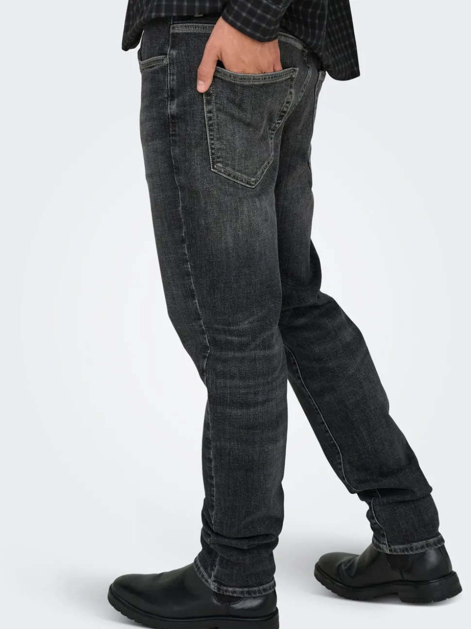 ONSYOKE Medelhög midja Avsmalnande passform Jeans