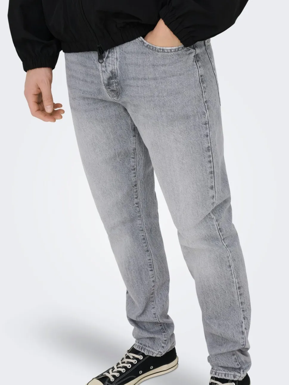 ONSYOKE Medelhög midja Avsmalnande passform Jeans