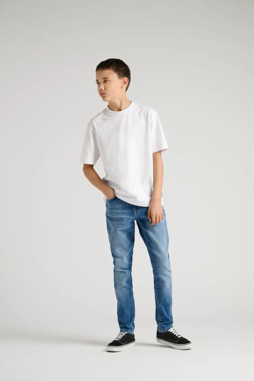OSJYOKE Medelhög midja Avsmalnande passform Jeans